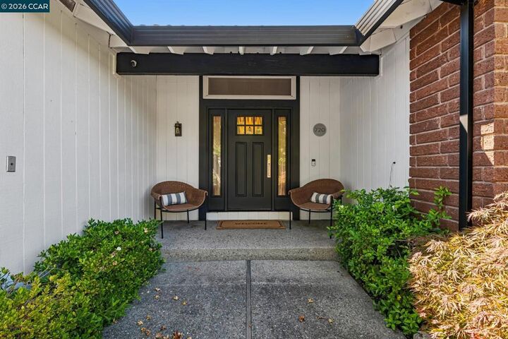 Property Photo: 720 Graham Ct CA 94526
