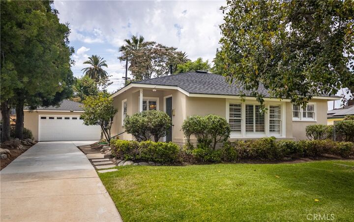 Property Photo:  812 Serpentine  CA 92373 