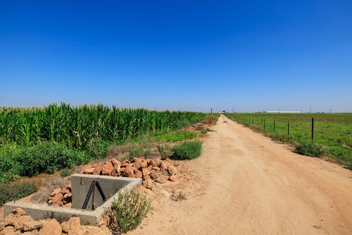 Property Photo: 5712 N Hickman Road CA 95316