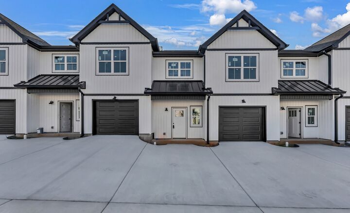 Property Photo: 166 Sango Dr Bldg 6 52 TN 37043