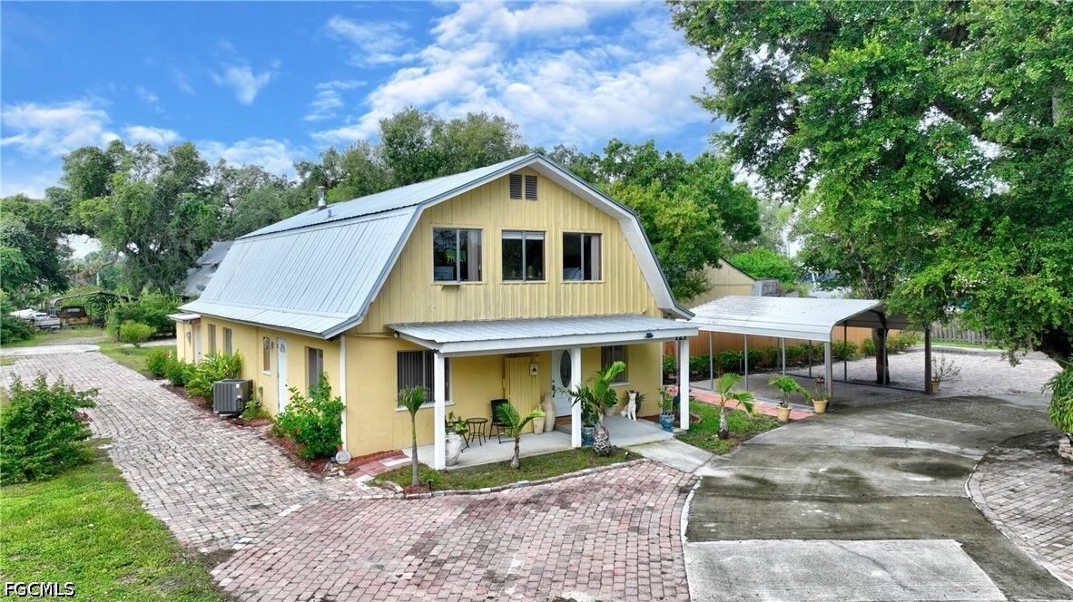 Property Photo: 123 Riverbend Drive FL 33935
