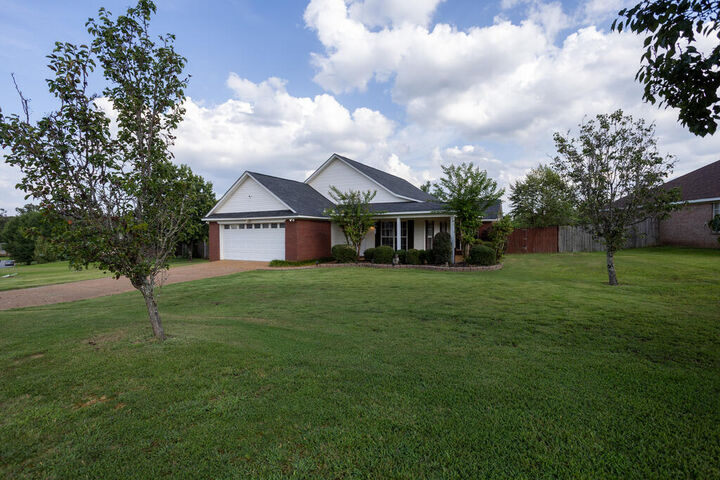 Property Photo:  153 Garden Terrace Dr  MS 38655 