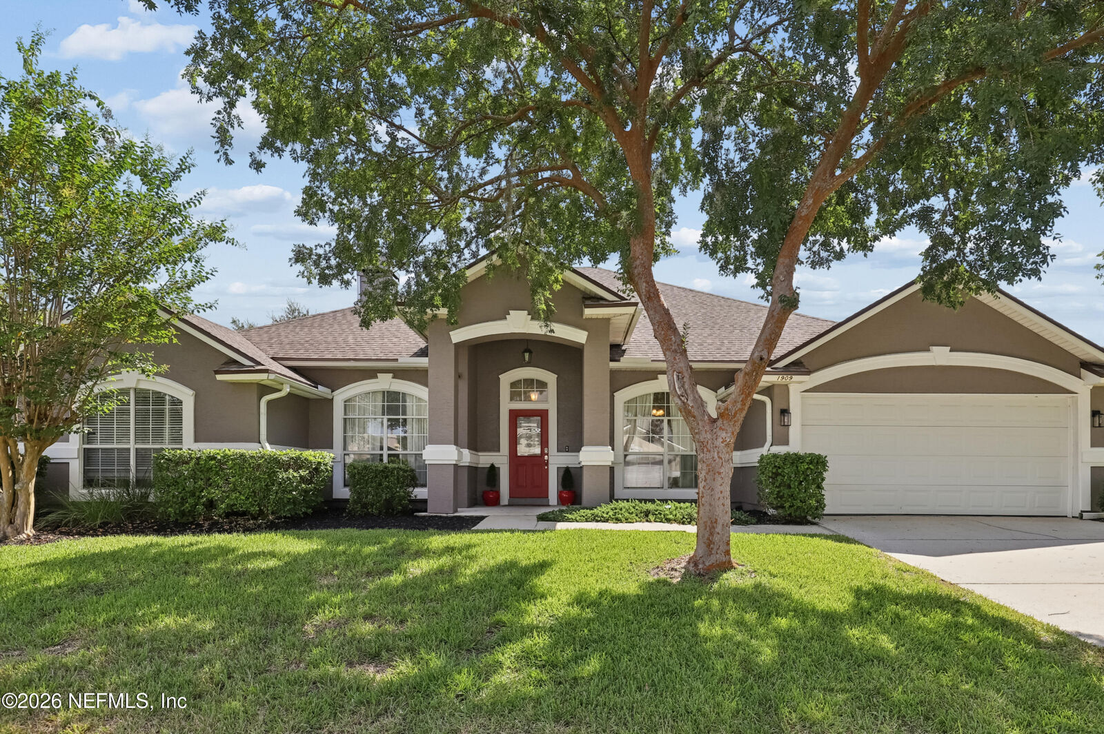 Property Photo:  1909 Tuscan Oaks Court  FL 32003 