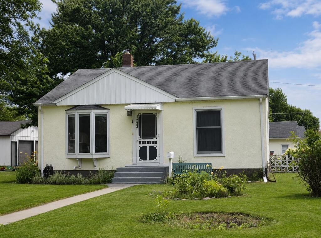Property Photo: 1233 8th Avenue NE MN 56401