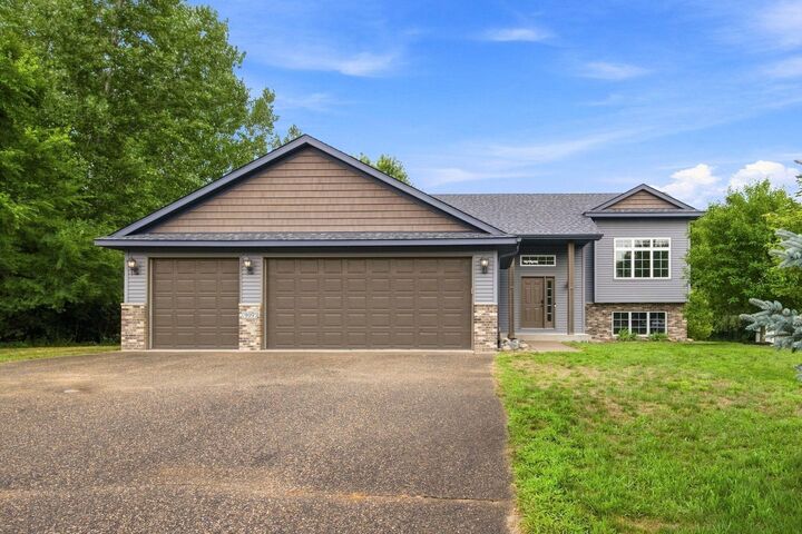 Property Photo:  909 Winsome Way NE  MN 55040 