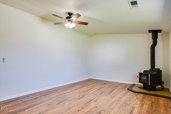 Property Photo:  942 NW Maple Court  OR 97756 