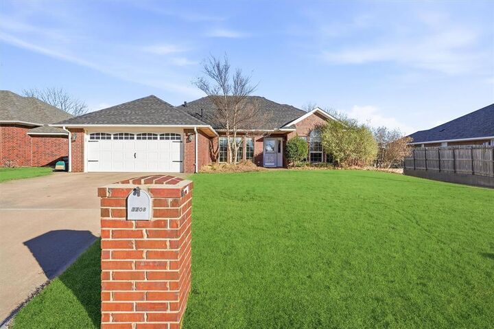 Property Photo:  3208 Peacock Lane  OK 73521 