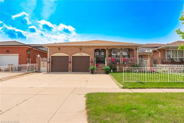 43 Henley Drive — photo 1