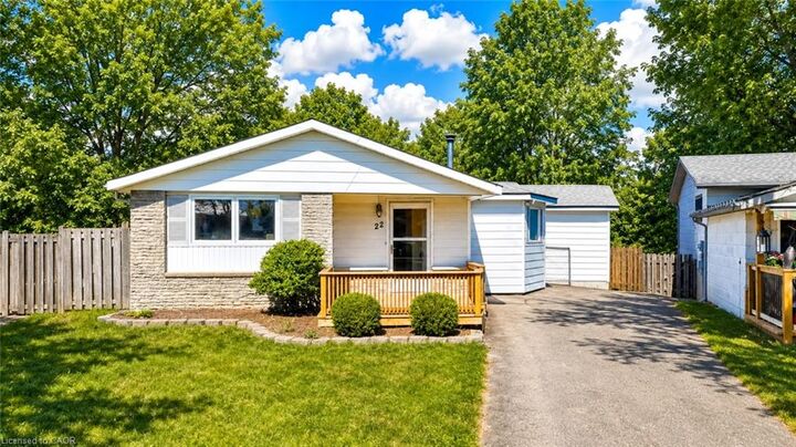22 Blackhorne Crescent — photo 1