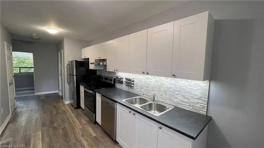 Property Photo:  468 Main Street E 15  ON L8N 1K6 