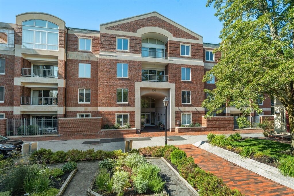 Property Photo:  130 Mount Auburn St 406  MA 02138 