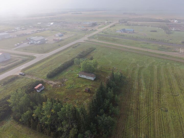 Property Photo:  712022 Range Road 72A  AB T8W 5H5 