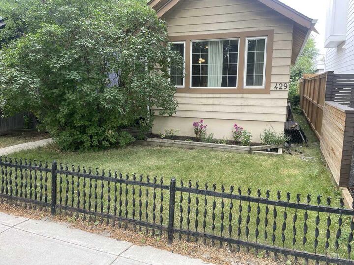 429 10 Street NE — photo 1