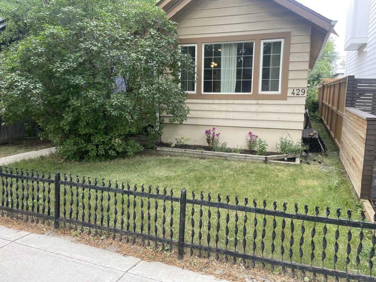 Property Photo: 429 10 Street NE AB T2E 4M2
