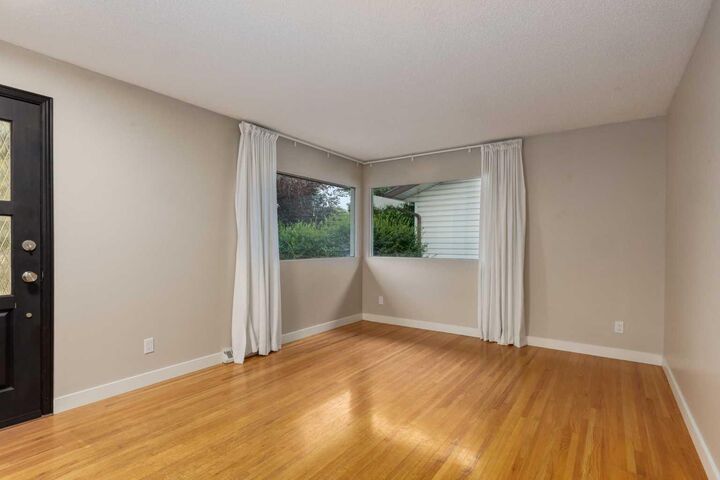 Property Photo: 30 Hutton Place SW AB T2V 3B6