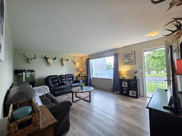 Photo de la propriété: 1017 12 Avenue AB T9W 1E8