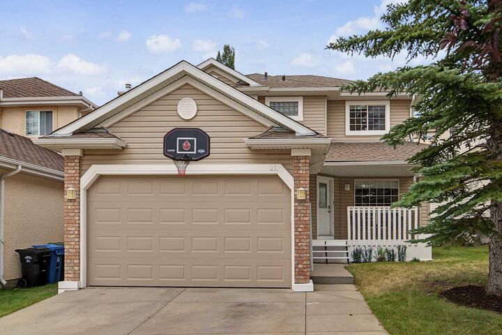 21 Edgebrook Park NW — photo 1