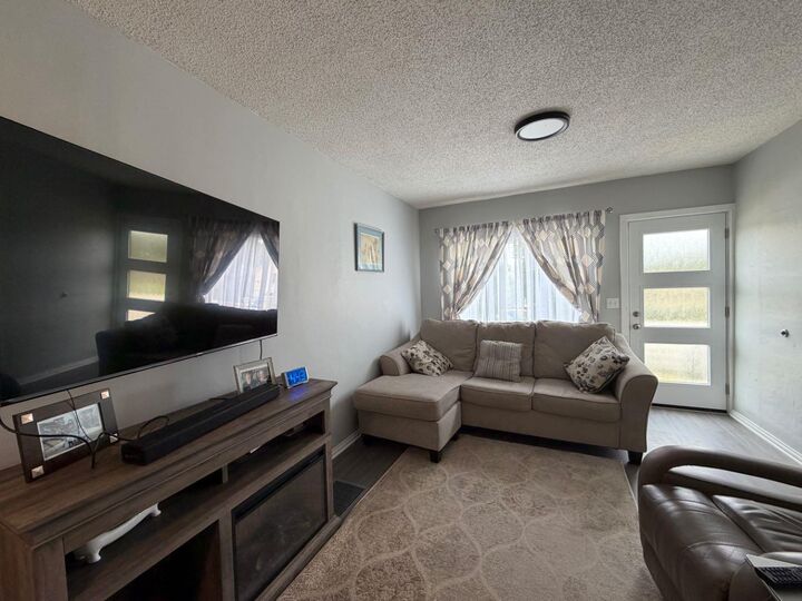 Property Photo:  625 3 Avenue W  AB T0J 0Y3 