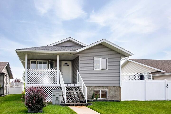 1025 30 Street — photo 1