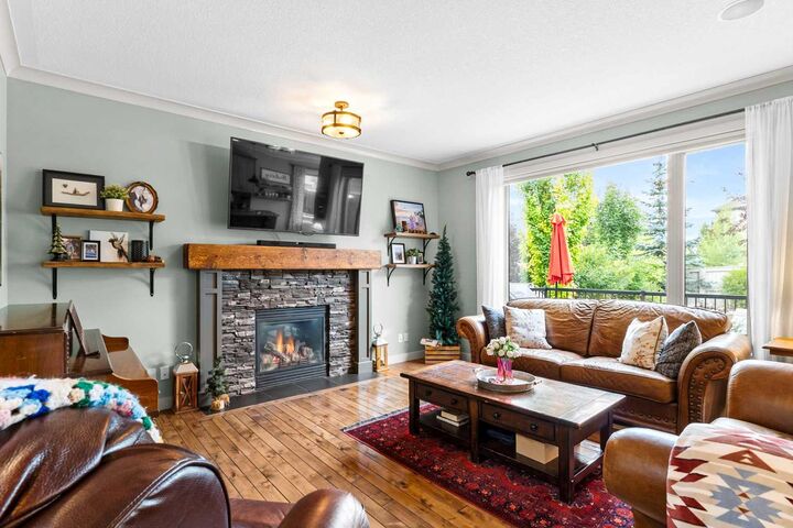 Property Photo: 19 Sunset Circle AB T4C 0C3