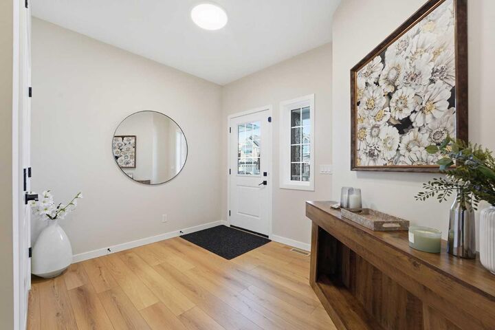Property Photo:  557 Baywater Manor SW  AB T4B 5R7 