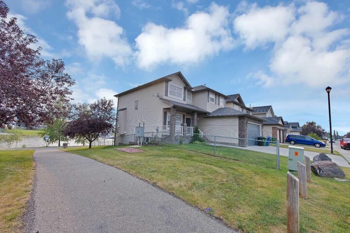 Property Photo: 1125 Channelside Drive SW AB T4B 3J4