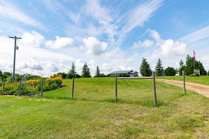 Property Photo:  43552 Range Road 180  AB T0B 3Y0 