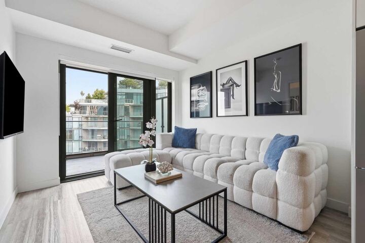 Property Photo: 730 2 Avenue SW 1213 AB T2P 1R8