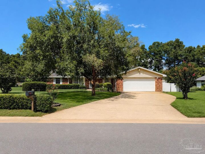 Property Photo: 7719 Brandywood Dr FL 32526