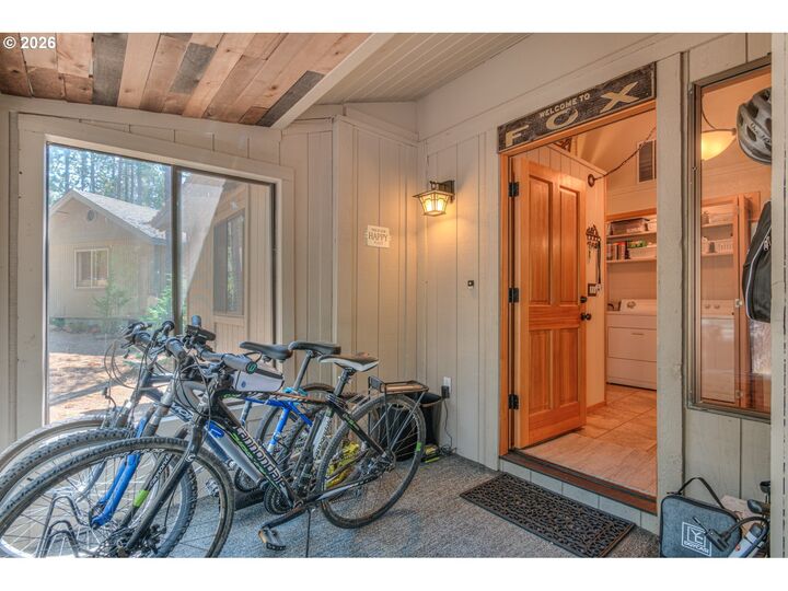 Property Photo:  57077 Fox Ln  OR 97707 