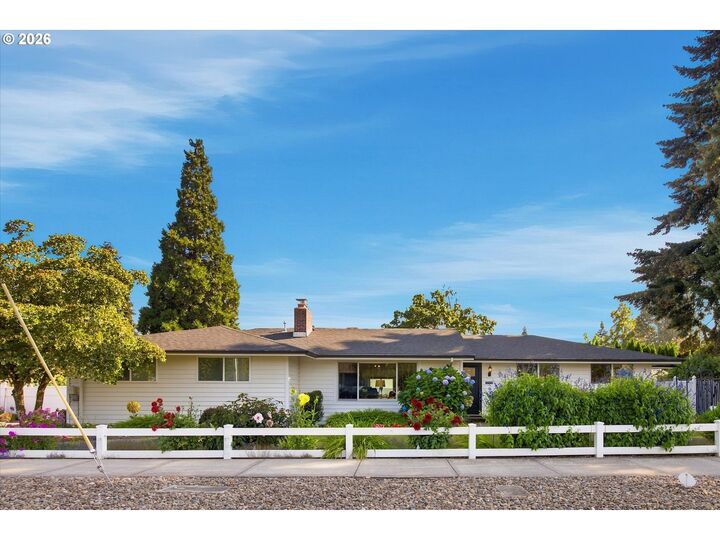 Property Photo:  3562 SE Cedar St  OR 97123 
