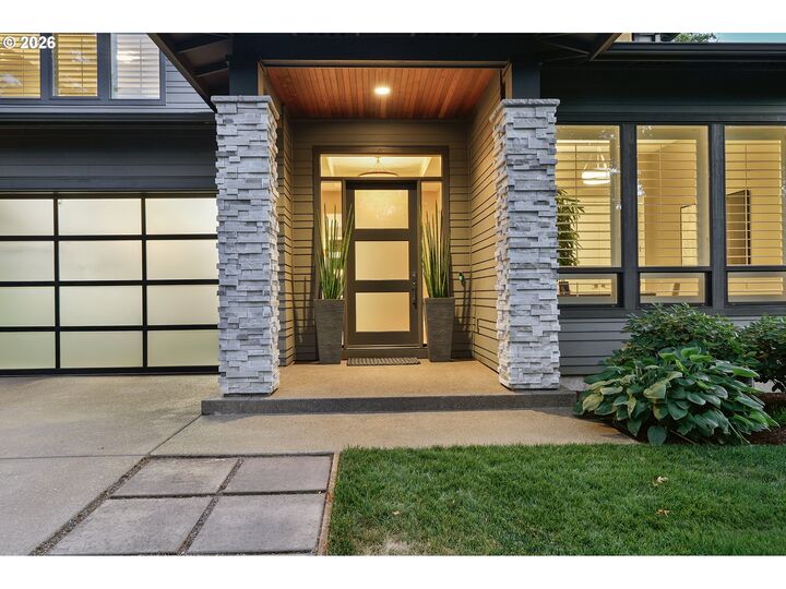 Property Photo: 1620 Fernwood Dr OR 97034