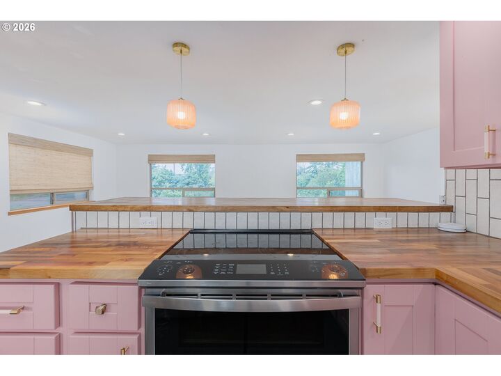 Property Photo: 317 NE Benton St OR 97365