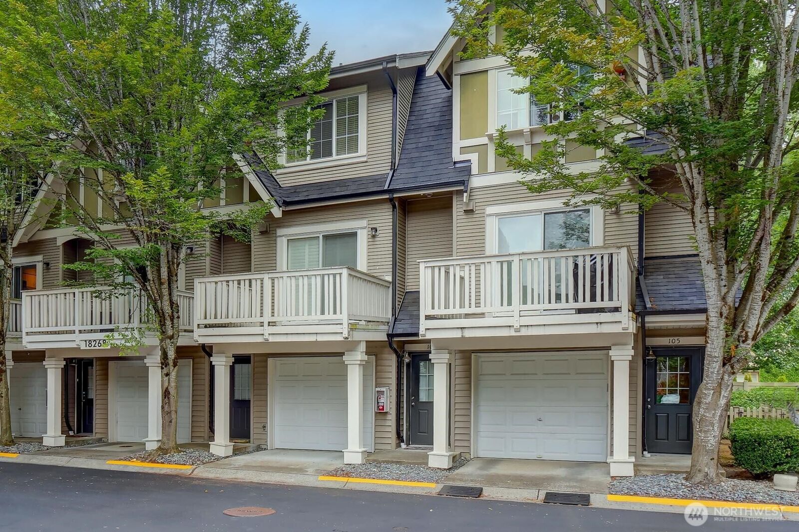 Property Photo: 18268 NE 97th 104 WA 98052