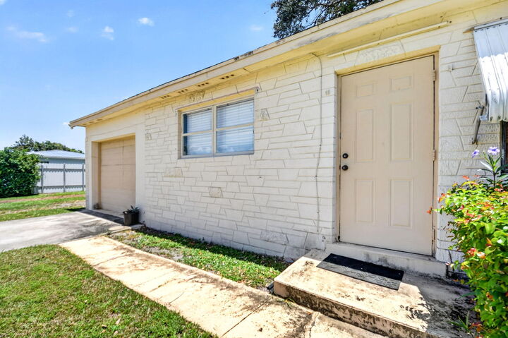 Property Photo: 1572 Woodland Avenue FL 33415