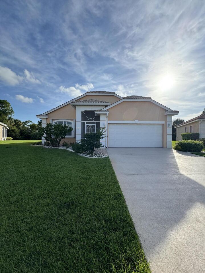 Property Photo:  822 NW Sorrento Lane  FL 34986 