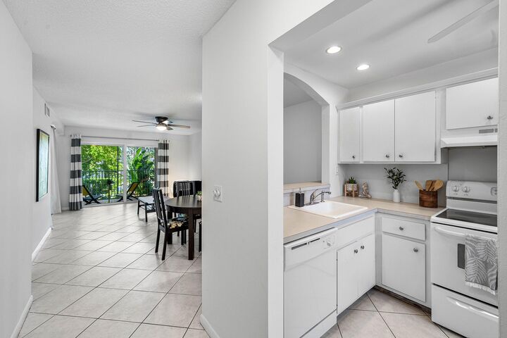 Property Photo:  207 Tropic Isle Drive 208  FL 33483 