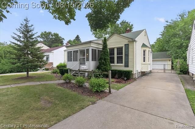 Property Photo:  9924 Nathaline  MI 48239 