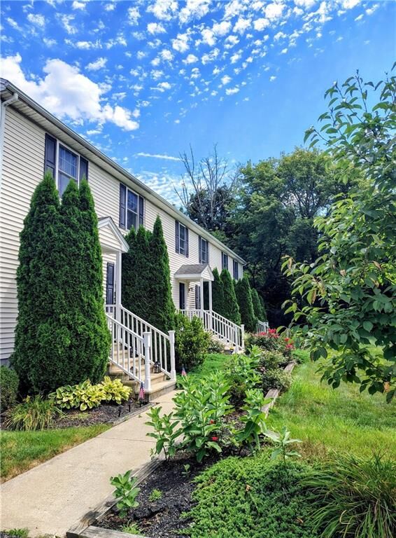 Property Photo:  4 Legris Commons Lane 4  RI 02893 