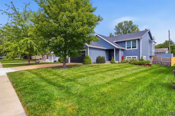 Property Photo:  7218 SW 24th Ter  KS 66614 