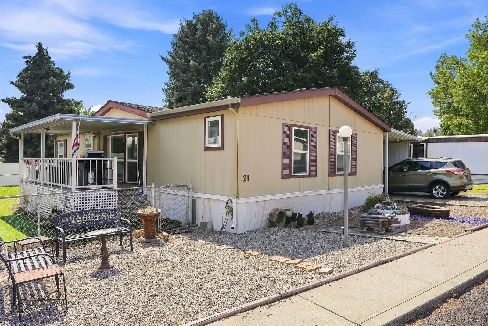 Property Photo: 3110 E Chattaroy #21 Rd #21 WA 99003