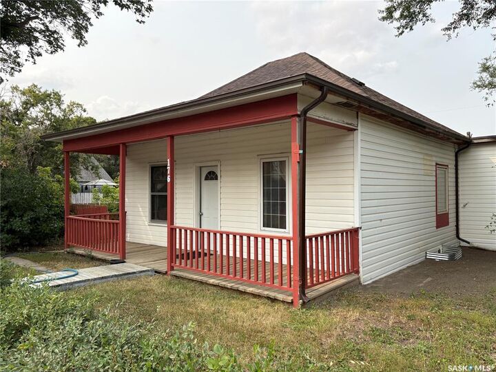 Property Photo:  176 Coteau Street W  SK S6H 5C5 