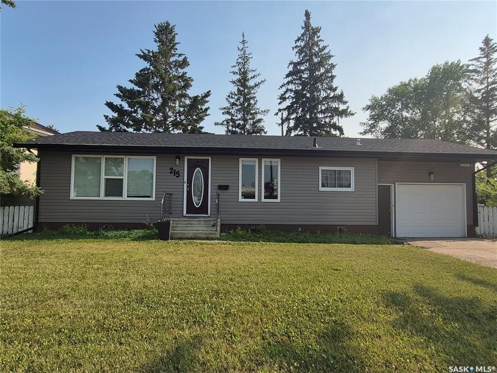 Property Photo:  215 Central Street W  SK S0K 4S0 