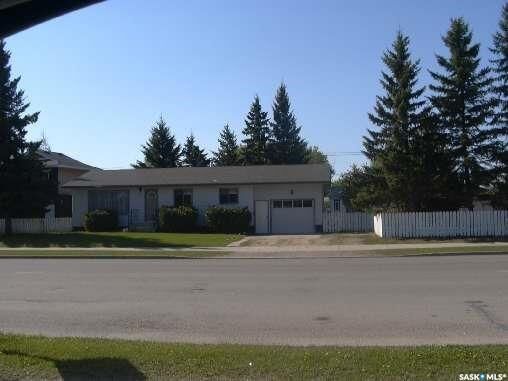 Property Photo: 215 Central Street W SK S0K 4S0