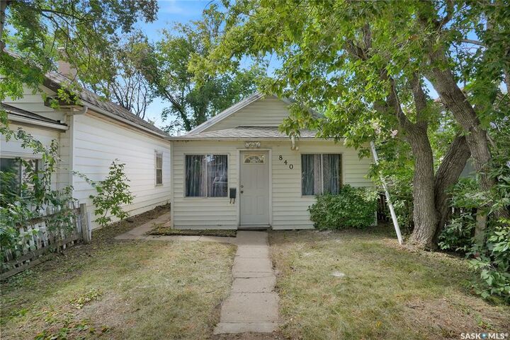 Property Photo: 840 Grey Avenue SK S6H 1N1