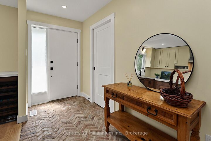 Property Photo: 127 Fairway Crescent 28 ON L9Y 5B4