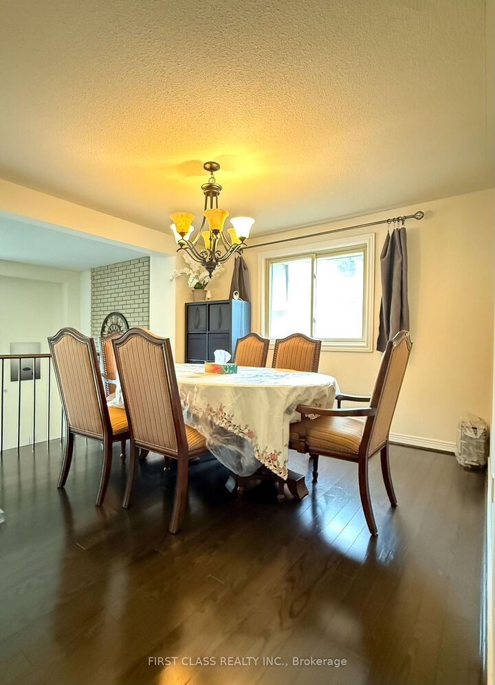 Property Photo: 17 Harnworth Drive ON M2H 3C1