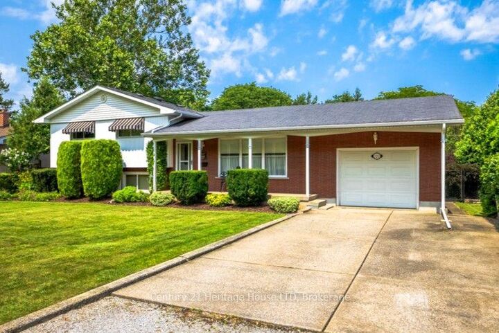 Property Photo:  121 Lockhart Drive  ON L2T 1W3 
