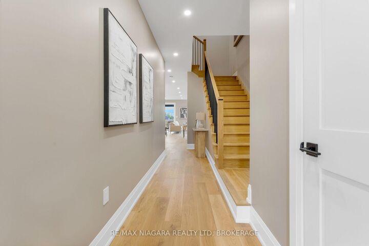 Property Photo:  6200 Curlin Crescent  ON L2H 0B8 