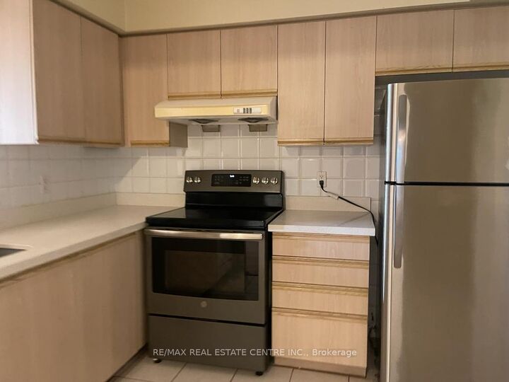 Property Photo:  117 Omni Drive 20  ON M1P 5A5 